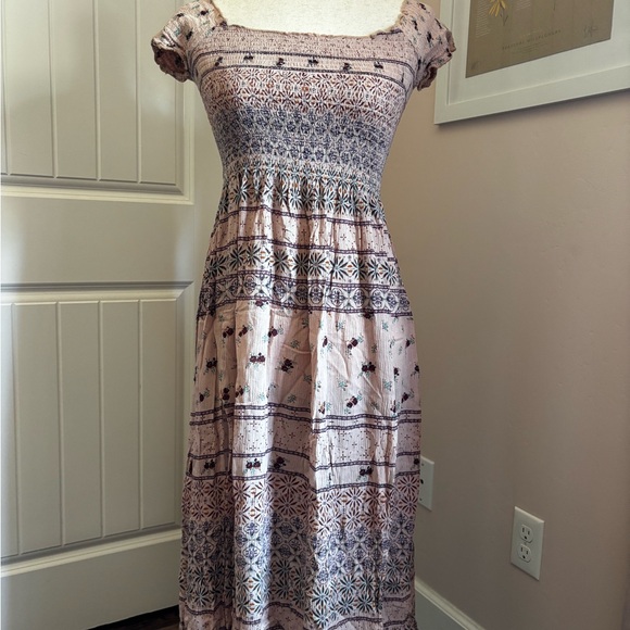 Kimchi Blue Dresses & Skirts - Kimchi Blue Pink and Lavender Patterned Midi Dress